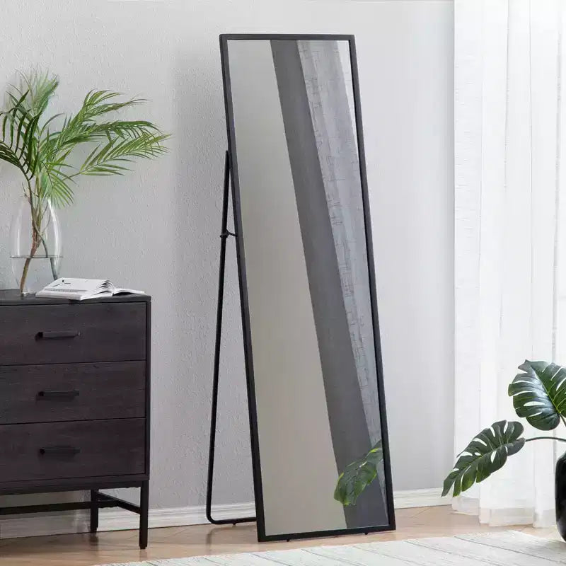 Miroir sur pied moderne