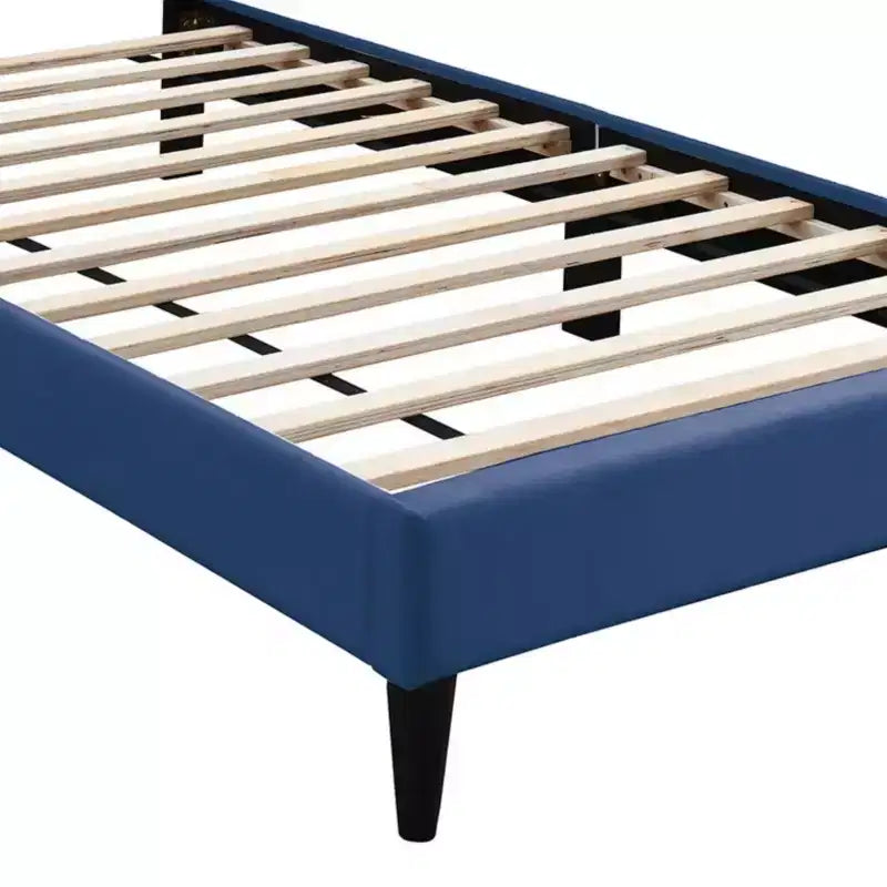 Lit plateforme contemporain en velours capitonné